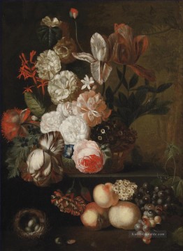 Rosen Tulpen Veilchen und andere Blumen in einem Weidenkorb auf einem Steinwurf mit Trauben Pfirsiche und ein Nest mit Eiern Jan van Huysum Ölgemälde